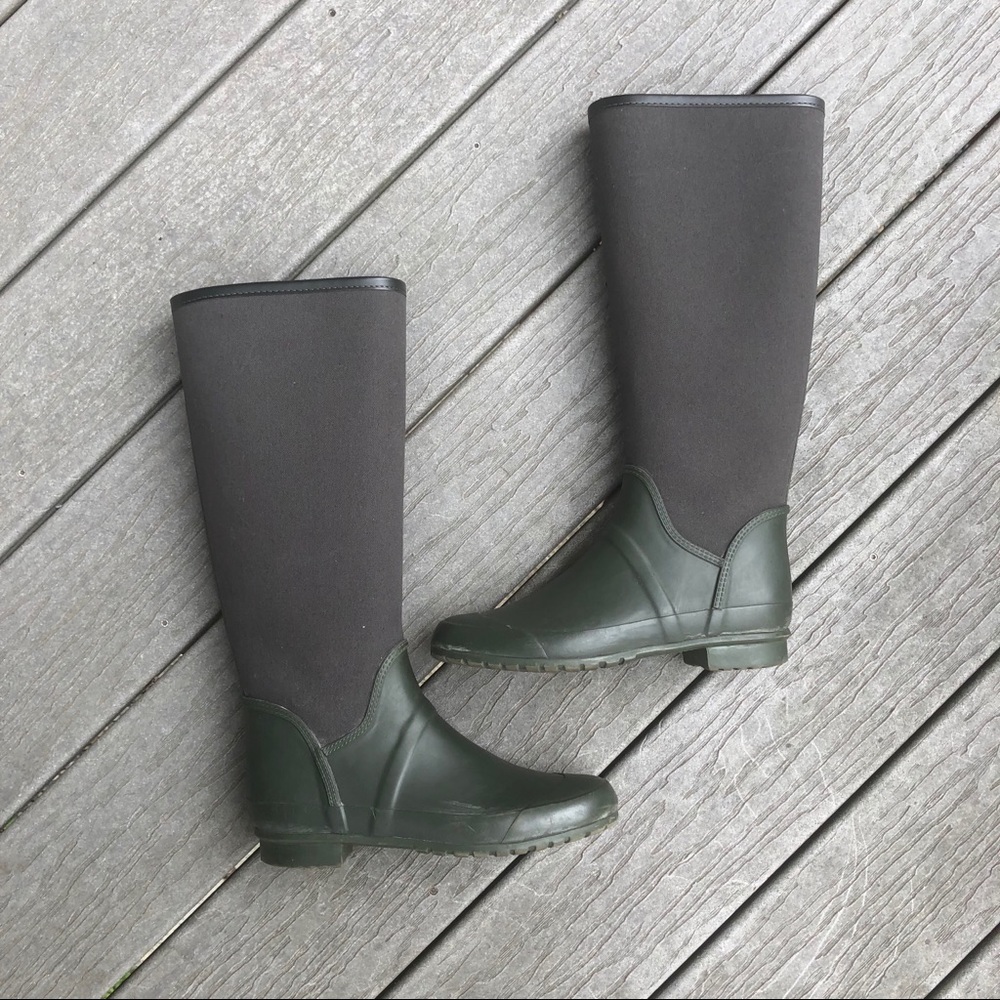 ZARA BASICS OLIVE GREEN RAIN BOOTS — SIZE 8